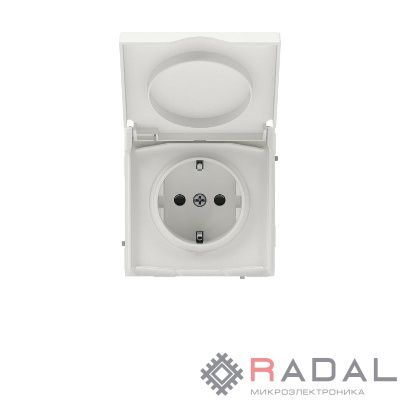 Розетка силовая KANT IP44 2P+E защ. шторки с крышкой бел. песок DKC 7010013